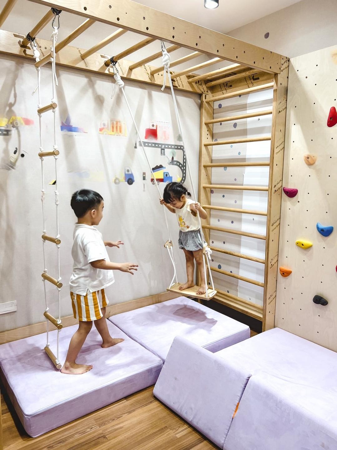 Khung vận động trong nhà
